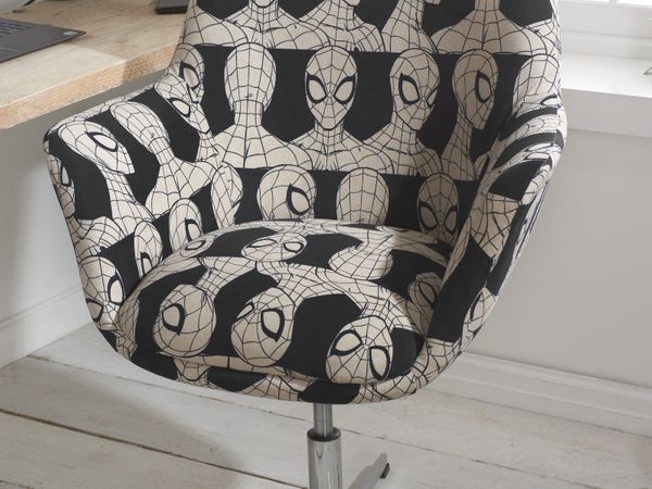 Marvel Spider-Man Egg Swivel Chair